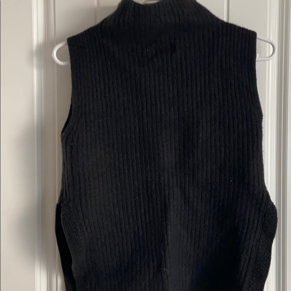 Aritzia Durandal sleeveless turtleneck - Picture 4 of 4